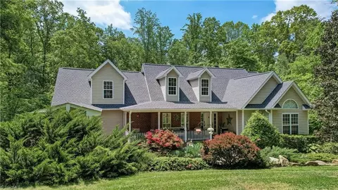 1804 Townsend Forest Ln, Browns Summit, NC 27214