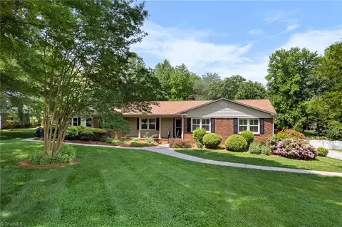 210 Cokesbury Dr, Kernersville, NC 27284
