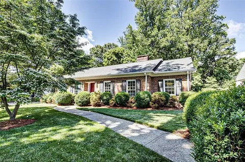 107 Brentwood Rd E, Greensboro, NC 27403