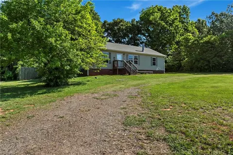 122 Kiser Rd, King, NC 27021 photo 4