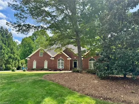 6183 Barmot Dr, Greensboro, NC 27455