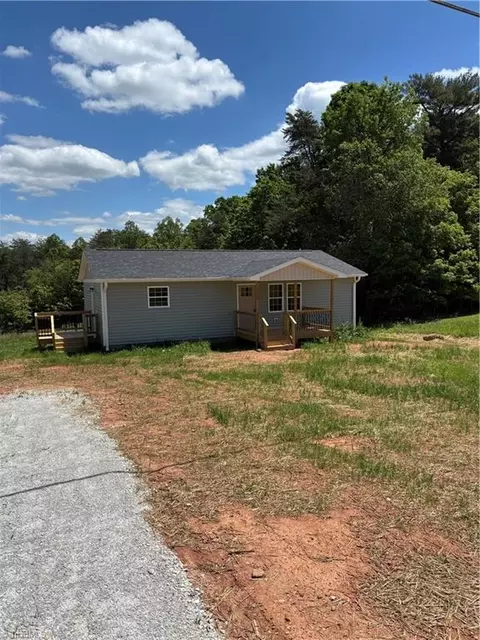 2109 Cook School Rd, Pilot Mountain, NC 27041
