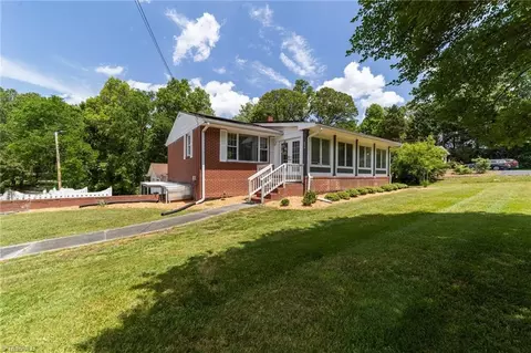 304 Main St W, Jamestown, NC 27282