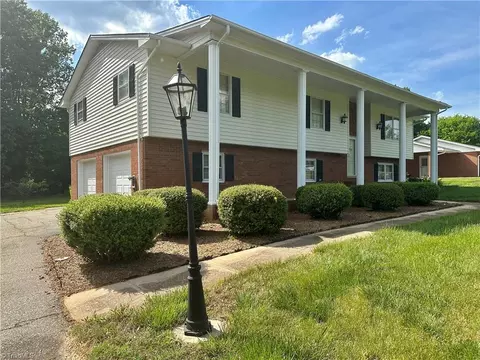 304 Farmbrooke Ln, Winston Salem, NC 27127