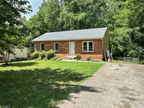500 Heatherton Ln, Rural Hall, NC 27045