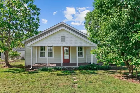 1516 Brock Rd, Yadkinville, NC 27055