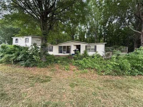 2790 Mollie Ln, Winston Salem, NC 27107