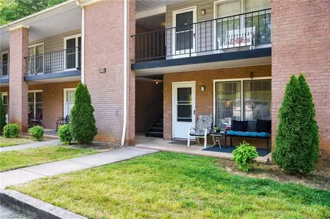 1107 Robin Hood Rd, High Point, NC 27262
