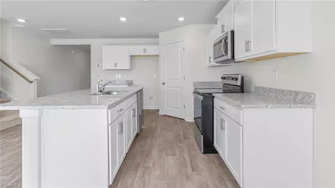 Entry Way - 4560 Red Oak Dr, Trinity, NC 27370 photo 6 of 8