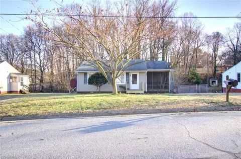 414 Peachtree Dr E, High Point, NC 27265