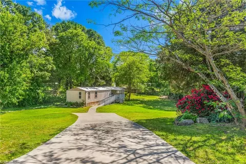 421 Calvin Rd, Thomasville, NC 27360