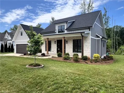 7511 Monty Dr, Kernersville, NC 27284