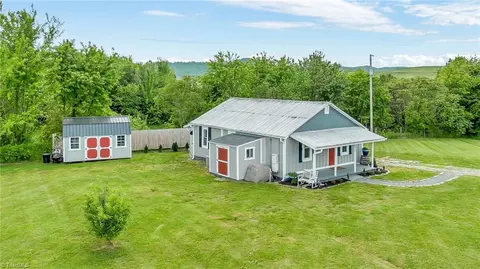 279 Old Berrys Ln W, Roaring River, NC 28669