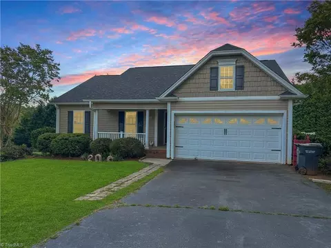 816 Ridge View Ter, Rural Hall, NC 27045