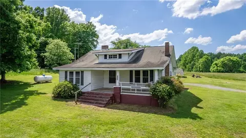1605 New Salem Rd, Randleman, NC 27317