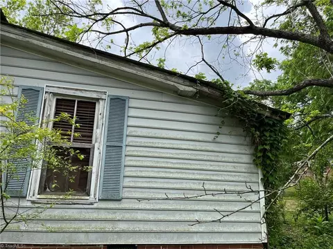 Exterior - 452 Daniel St, Denton, NC 27239 photo 5 of 20