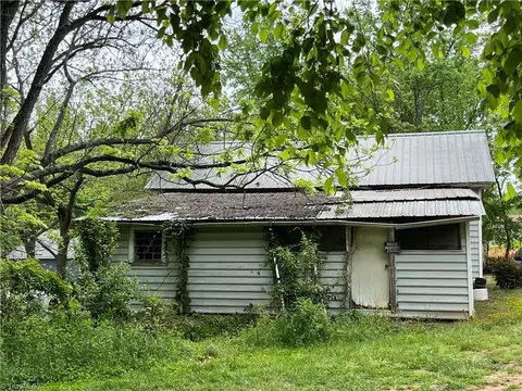 Exterior - 452 Daniel St, Denton, NC 27239 photo 8 of 20