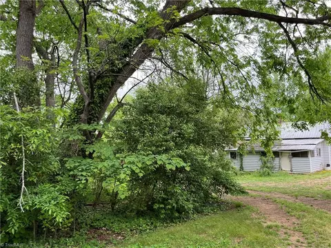 Exterior - 452 Daniel St, Denton, NC 27239 photo 10 of 20