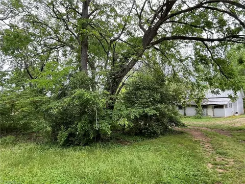 Exterior - 452 Daniel St, Denton, NC 27239 photo 9 of 20