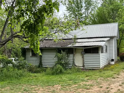Exterior - 452 Daniel St, Denton, NC 27239 photo 3 of 20