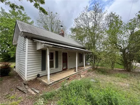 452 Daniel St, Denton, NC 27239