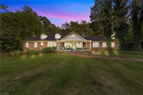 3432 Edgefield Rd, Greensboro, NC 27409