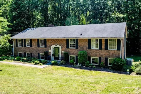 3230 Kinnamon Rd, Winston Salem, NC 27104