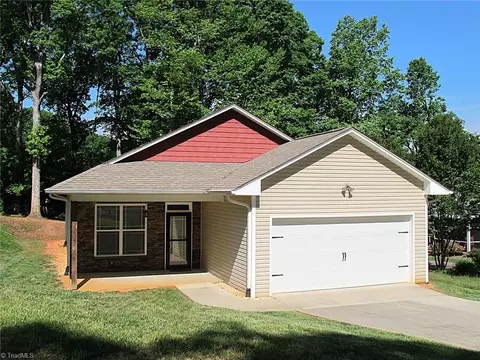 2614 Fairlawn Dr, Winston Salem, NC 27106