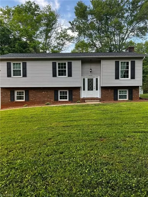 3255 Wide Country Rd, Pfafftown, NC 27040