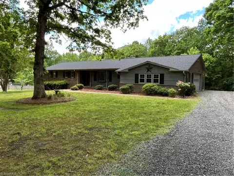 1470 Lynndale Dr, Winston Salem, NC 27106