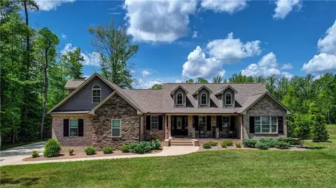 1321 Winterberry Dr, Reidsville, NC 27320