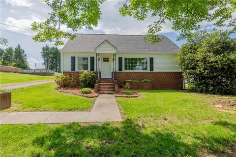 116 Dogwood Dr, Mount Airy, NC 27030