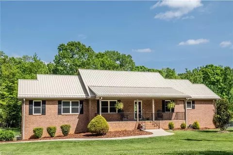 2021 Covington Rd, King, NC 27021