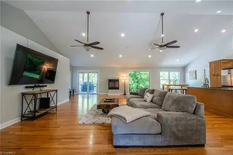 Living - 2021 Covington Rd, King, NC 27021 photo 4 of 6