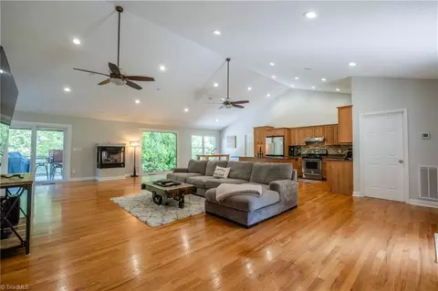 Living - 2021 Covington Rd, King, NC 27021 photo 2 of 6