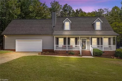 814 Greenbriar St N, Liberty, NC 27298