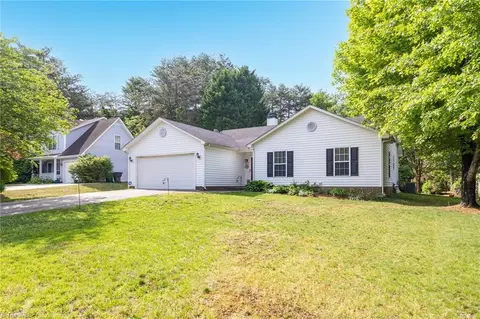 1614 Hunterwoods Dr, High Point, NC 27265