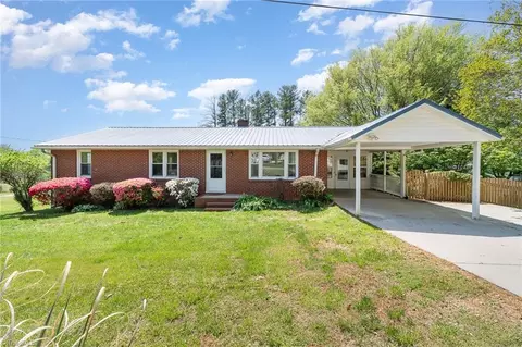 1711 Ploughboy Ln, Winston Salem, NC 27103