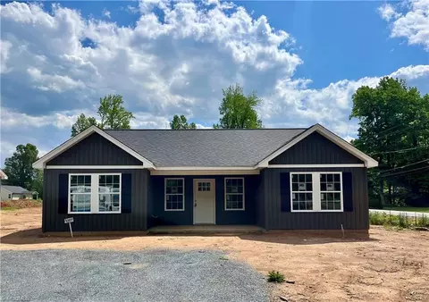 3207 Plymouth St, Archdale, NC 27263