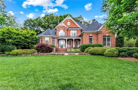 3605 Lakeshore Dr N, Clemmons, NC 27012