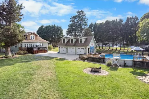 219 Swannanoa Ave E, Liberty, NC 27298