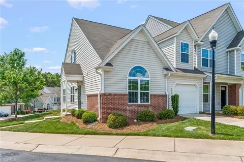 514 Song Sparrow Ln, Greensboro, NC 27409