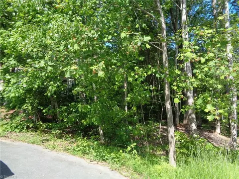 5007 Sheffield Place Dr, Kernersville, NC 27284