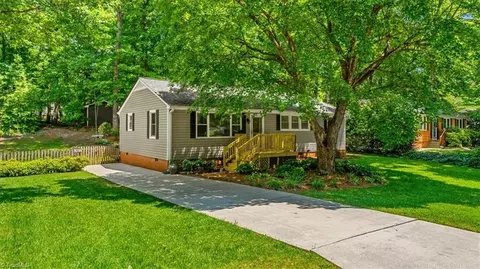 2620 Robin Hood Dr, Greensboro, NC 27408