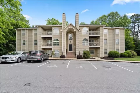 6704 Friendly Ave W #4A, Greensboro, NC 27410