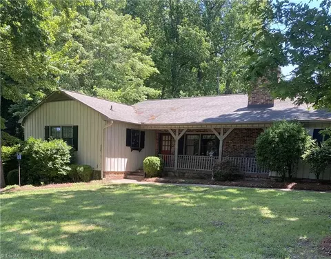 1229 Woodbrook Dr, Kernersville, NC 27284