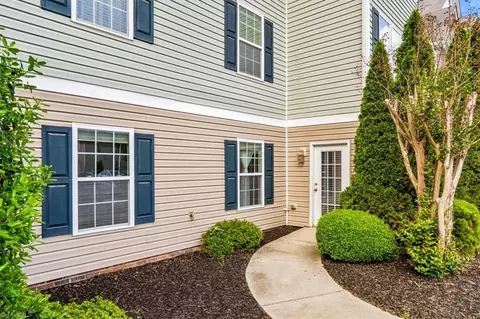 4702 Pennoak Ln, Greensboro, NC 27407