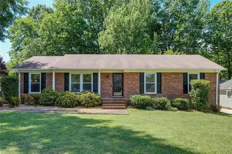 3805 Derbyshire Dr, Greensboro, NC 27410