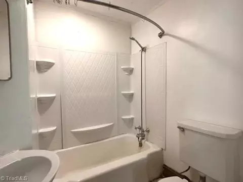 Bath - 1274 Maple St, Elkin, NC 28621 photo 2 of 2