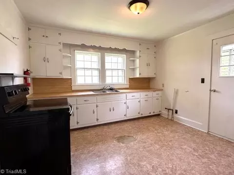 Kitchen - 1274 Maple St, Elkin, NC 28621 photo 1 of 6